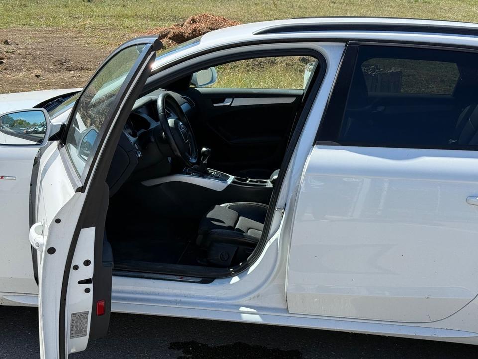 Audi A4 2011 — photo 8