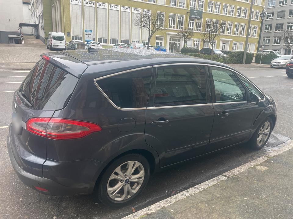 Ford S-Max 2010 — rear view