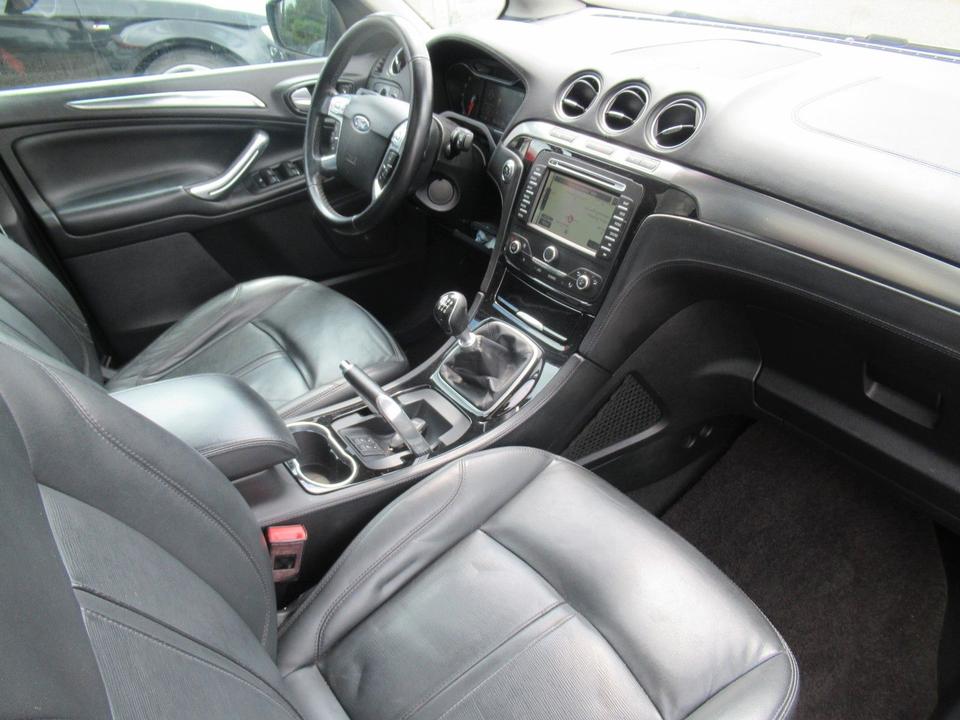 Ford S-Max 2013 — photo 17