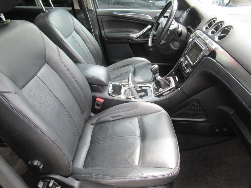 Ford S-Max 2013 — photo 18