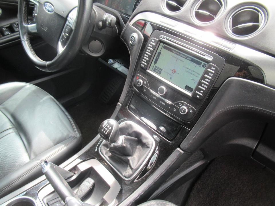 Ford S-Max 2013 — photo 21
