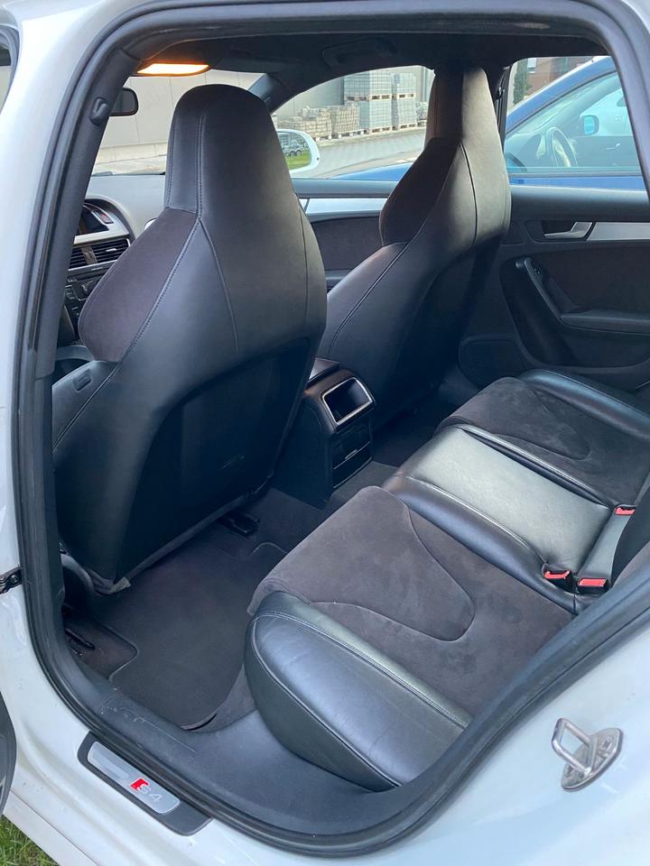 Audi A4 2009 — photo 12