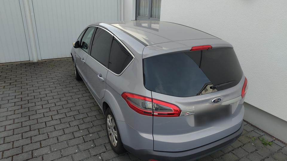 Ford S-Max 2011 — photo 15