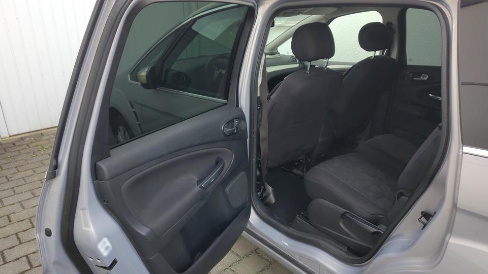 Ford S-Max 2011 — interior