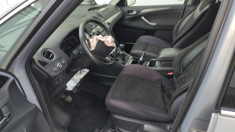 Ford S-Max 2011 — photo 7