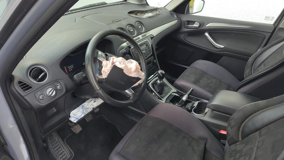 Ford S-Max 2011 — photo 9