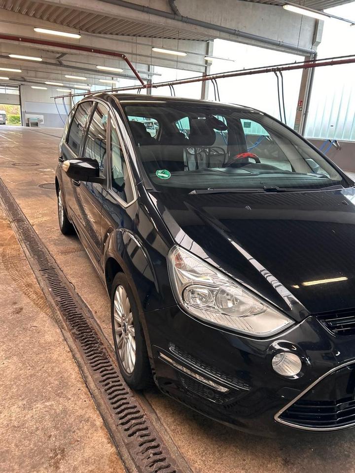 Ford S-Max 2011 — rear view