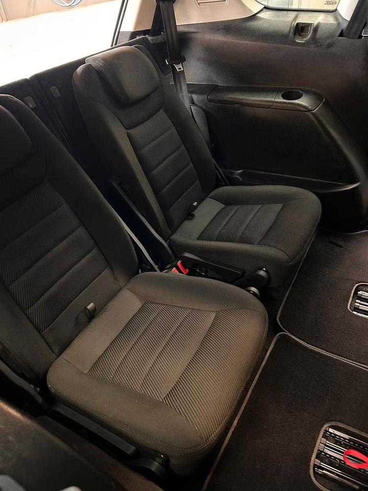 Ford S-Max 2011 — photo 8