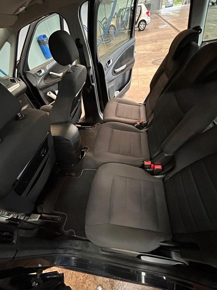 Ford S-Max 2011 — photo 9
