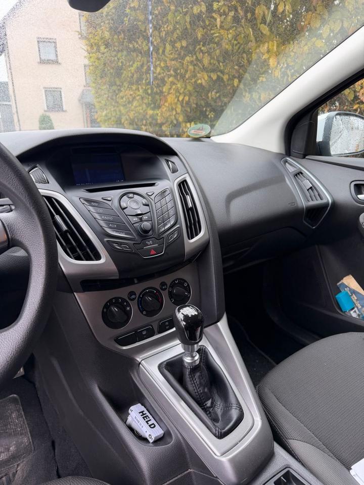 Ford Focus 2014 — photo 10