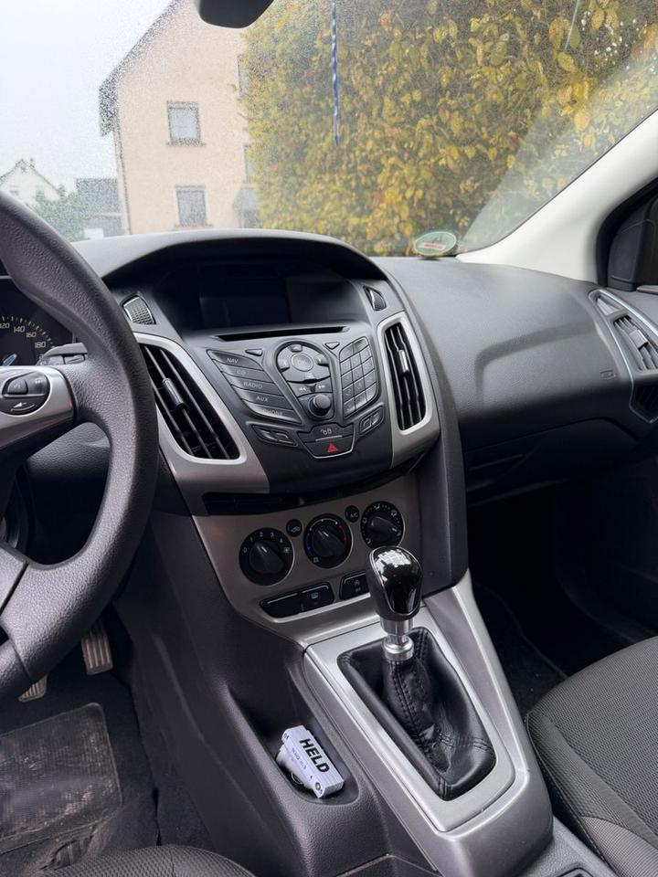 Ford Focus 2014 — photo 8