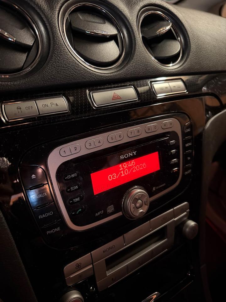 Ford S-Max 2009 — photo 14