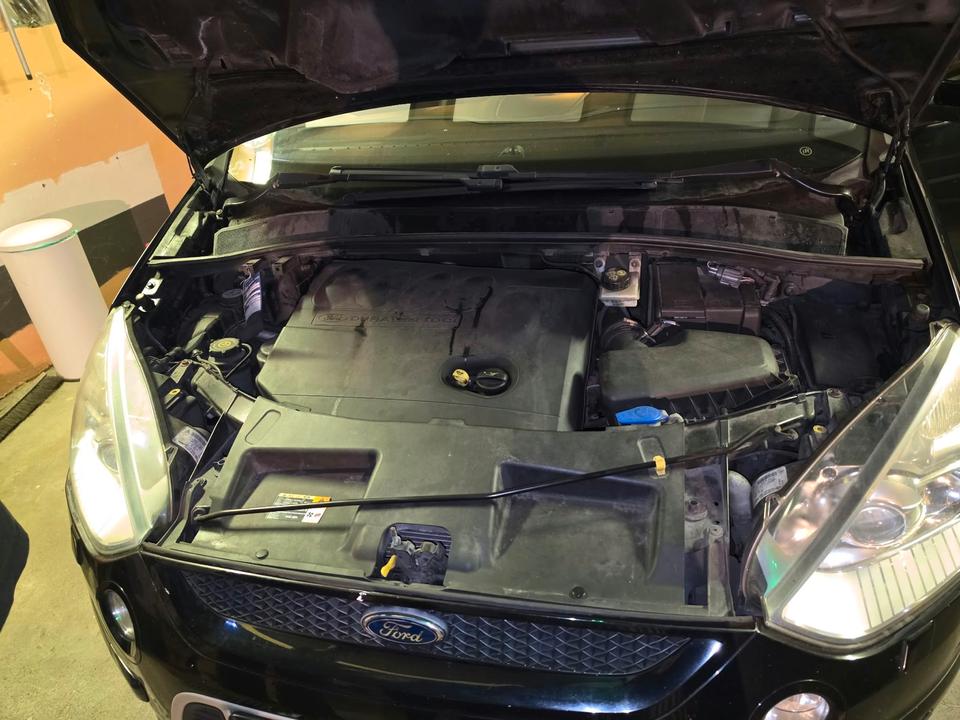 Ford S-Max 2009 — photo 16