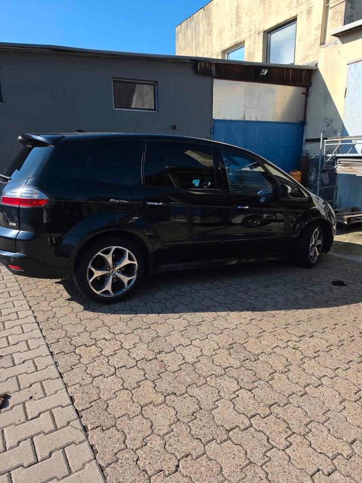 Ford S-Max 2009 — rear view