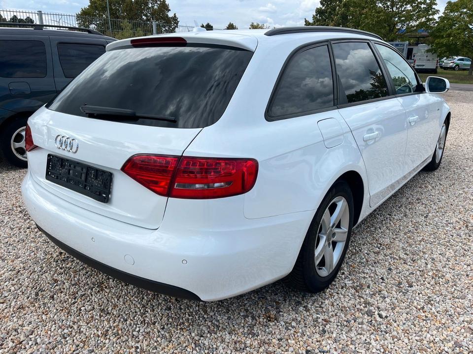 Audi A4 2011 — engine