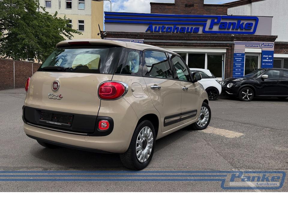 Fiat 500L 2015 — rear view