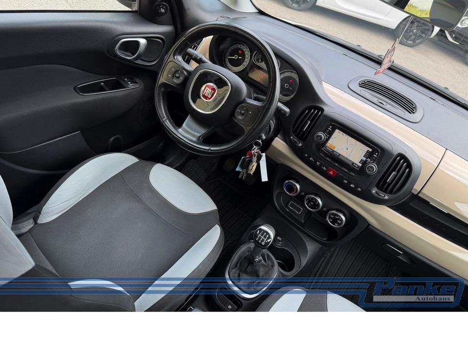 Fiat 500L 2015 — interior