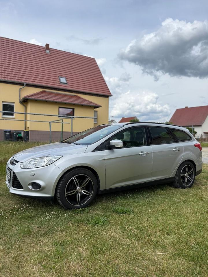Ford Focus 2012 — салон