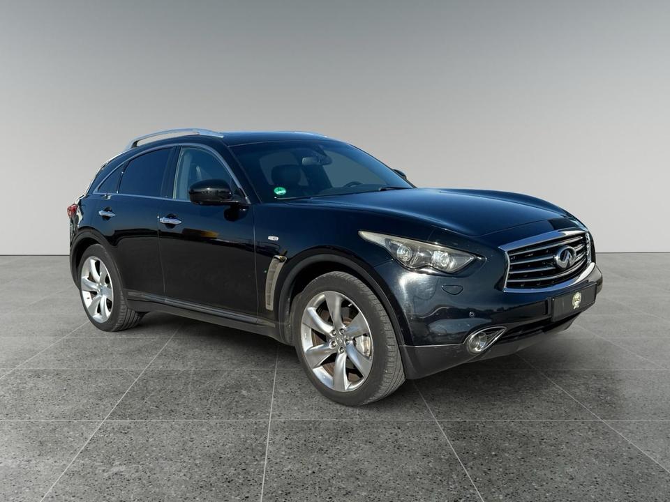 Infiniti FX 2012 — interior