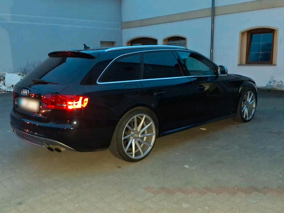 Audi S4 2009 — салон