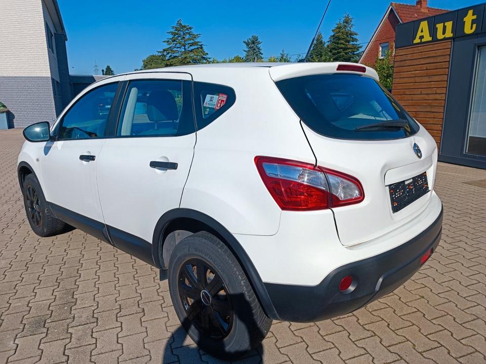 Nissan Qashqai 2012 — салон