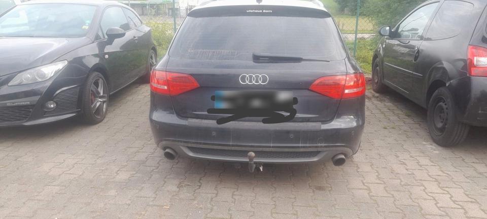 Audi A4 2011 — engine