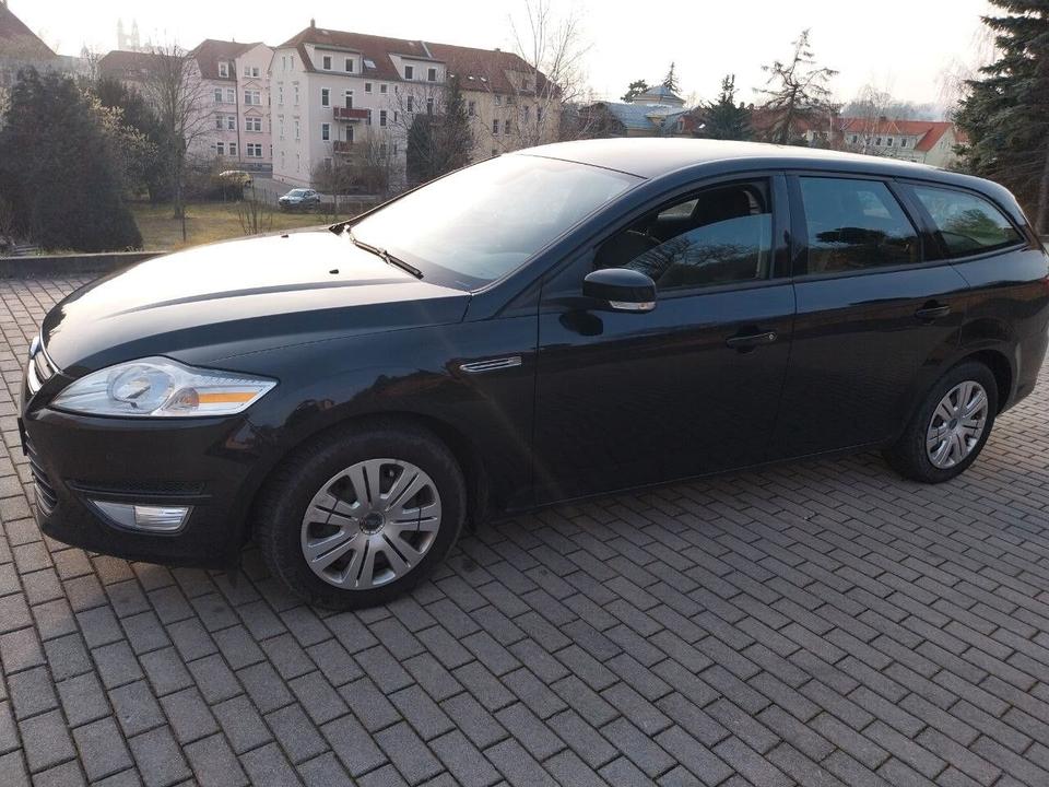 Ford Mondeo 2012 — rear view