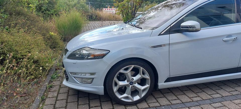 Ford Mondeo 2011 — interior