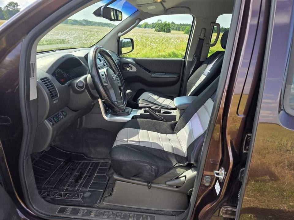 Nissan Navara 2012 — photo 13