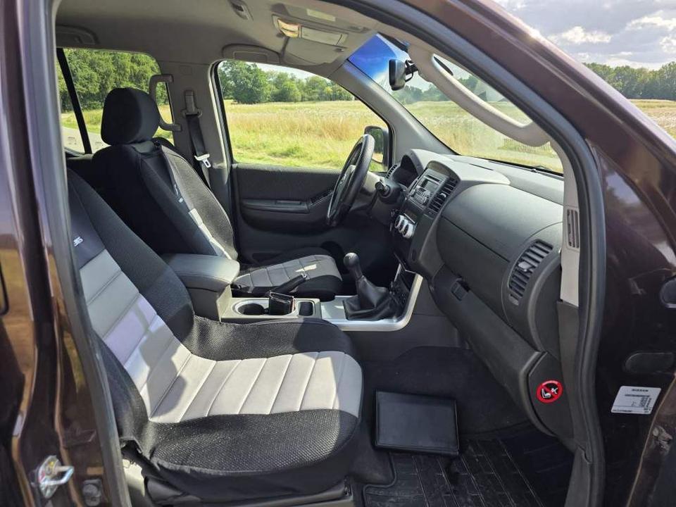 Nissan Navara 2012 — photo 14