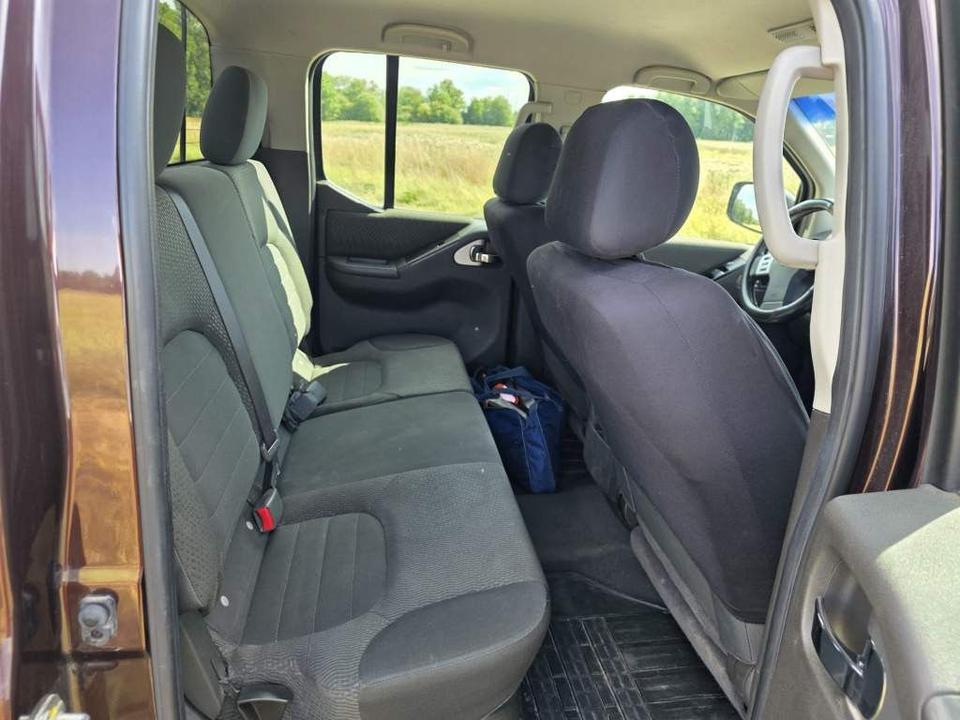 Nissan Navara 2012 — photo 16