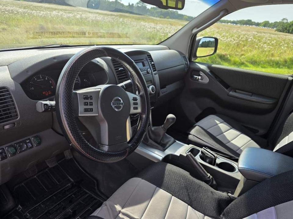 Nissan Navara 2012 — photo 19
