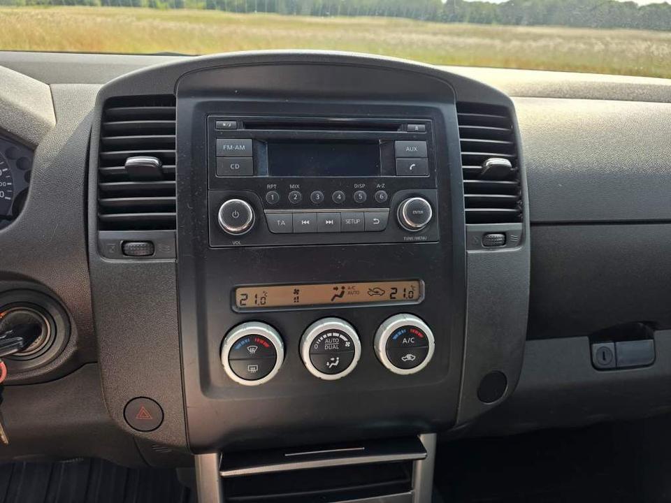 Nissan Navara 2012 — photo 25