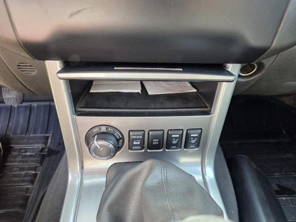 Nissan Navara 2012 — photo 26