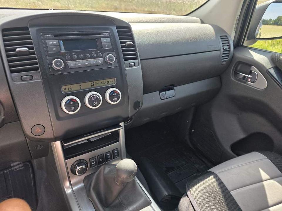 Nissan Navara 2012 — photo 29