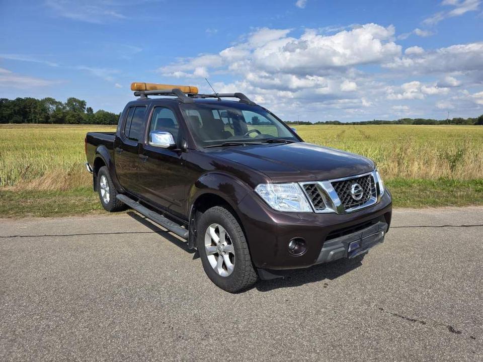 Nissan Navara 2012 — interior