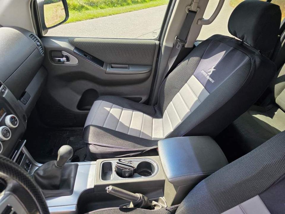 Nissan Navara 2012 — photo 30