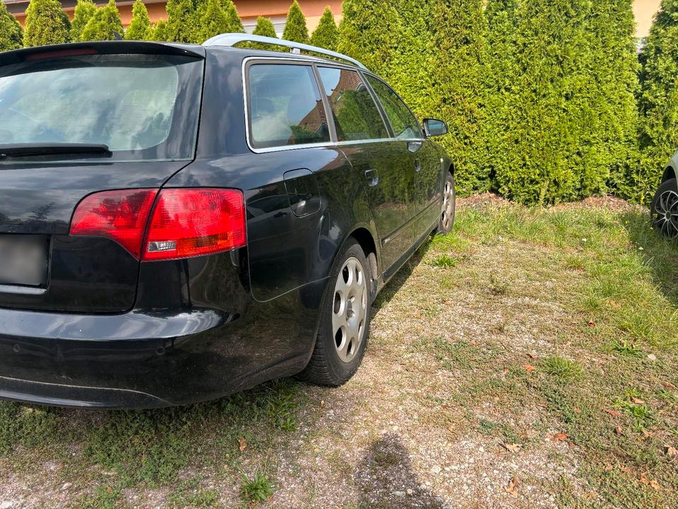 Audi A4 2005 — вигляд ззаду