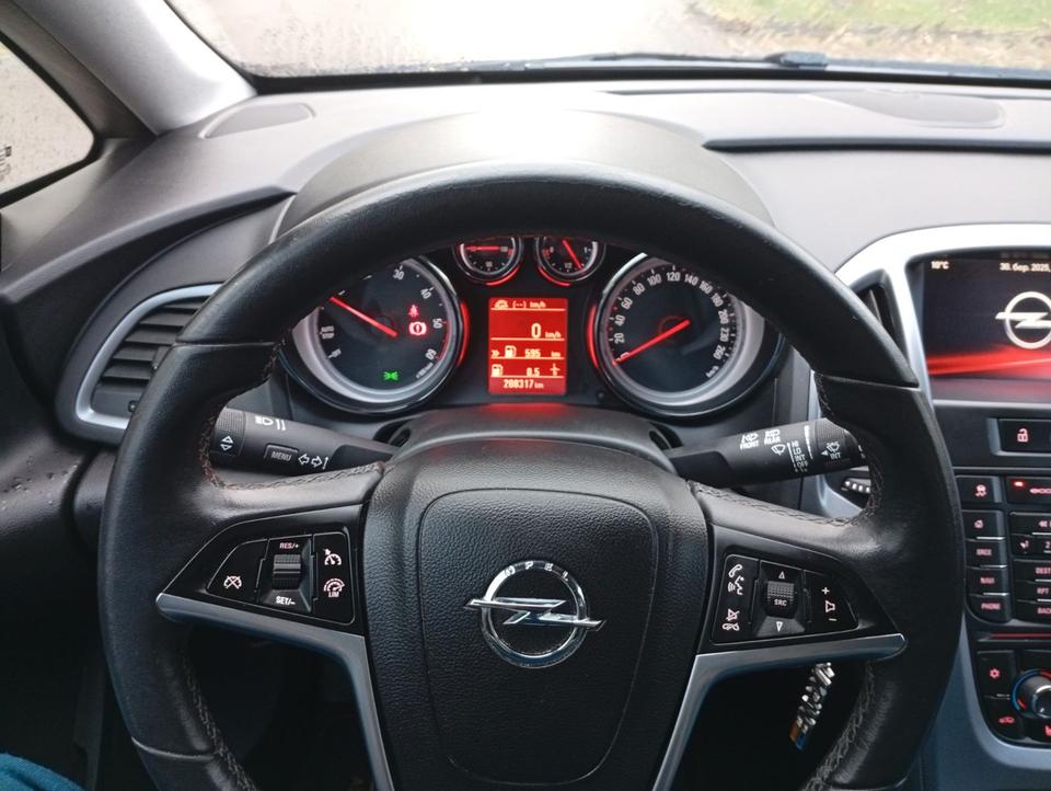 Opel Astra 2015 — photo 10