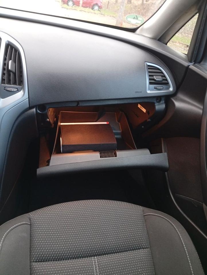 Opel Astra 2015 — photo 11