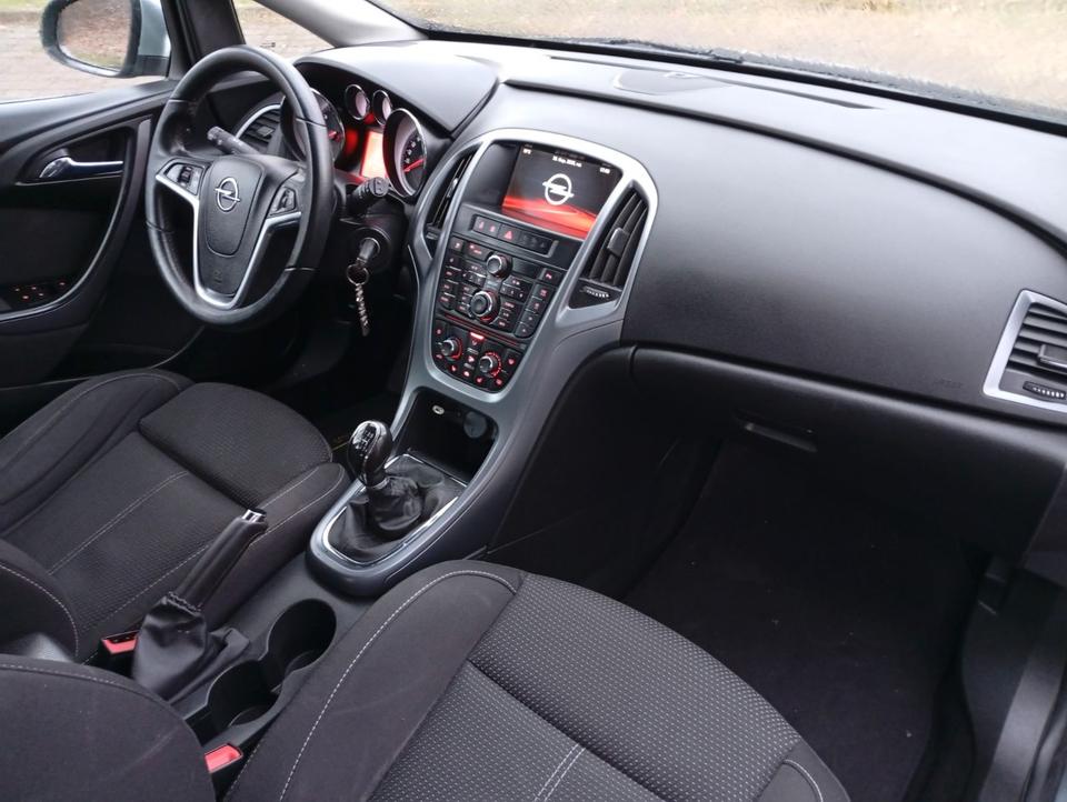 Opel Astra 2015 — photo 13