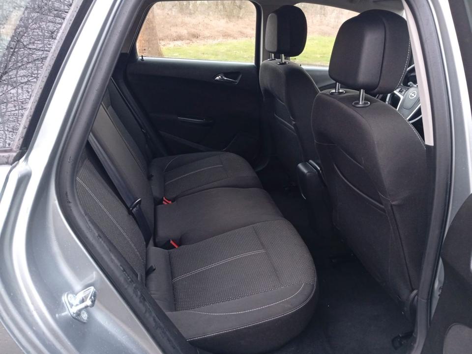 Opel Astra 2015 — photo 14