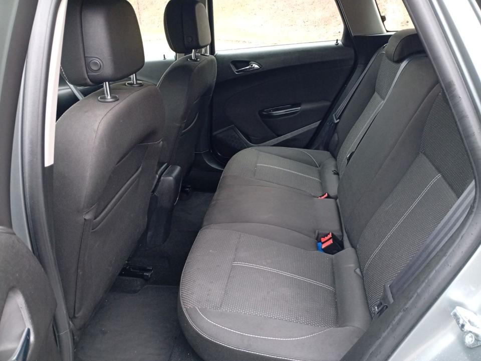 Opel Astra 2015 — photo 15