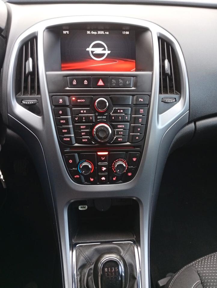 Opel Astra 2015 — photo 8
