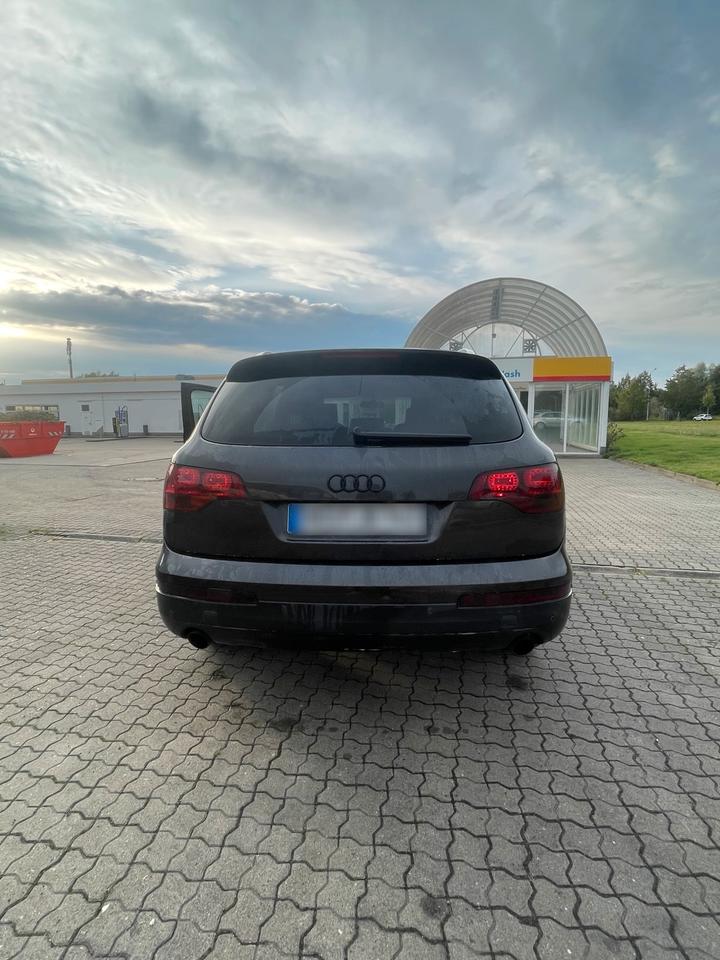Audi Q7 2007 — rear view