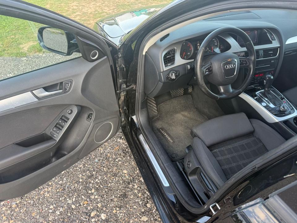 Audi A4 2011 — photo 13
