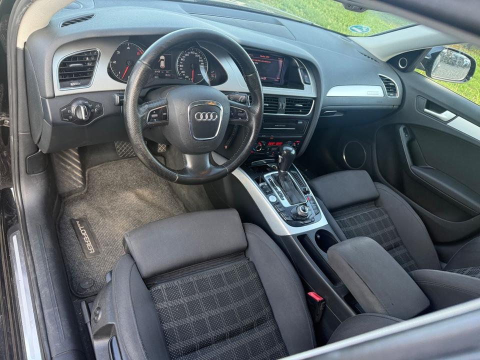 Audi A4 2011 — photo 14