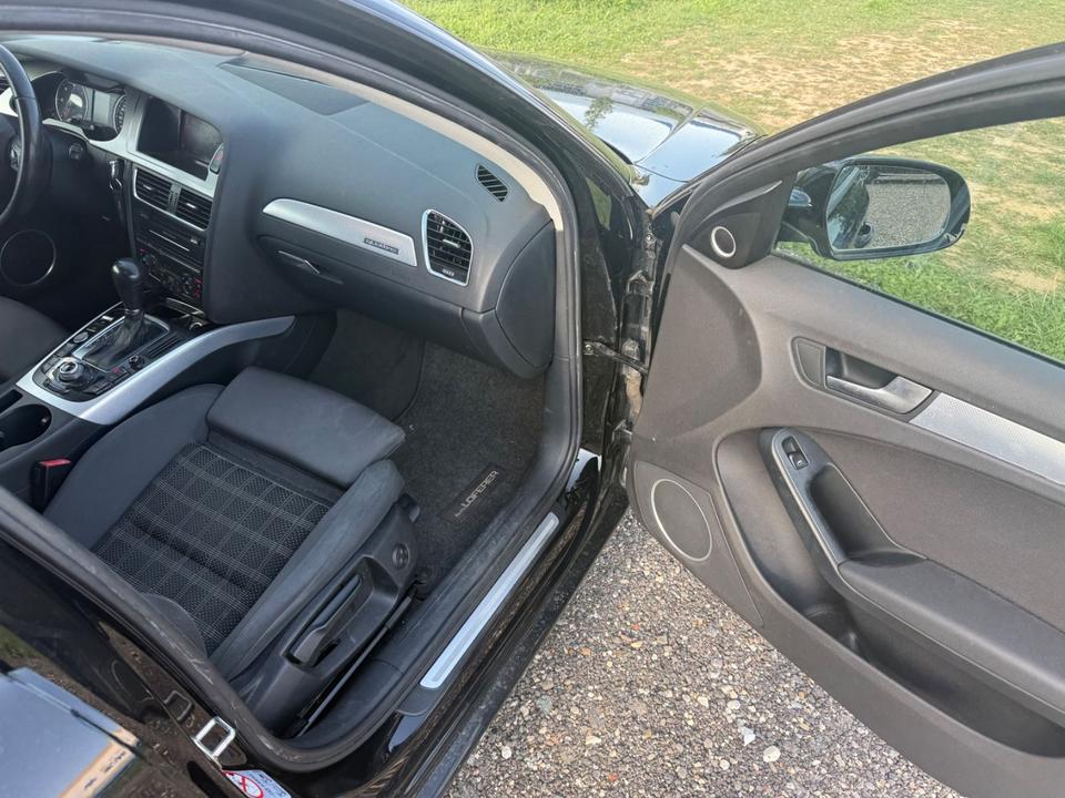 Audi A4 2011 — photo 18