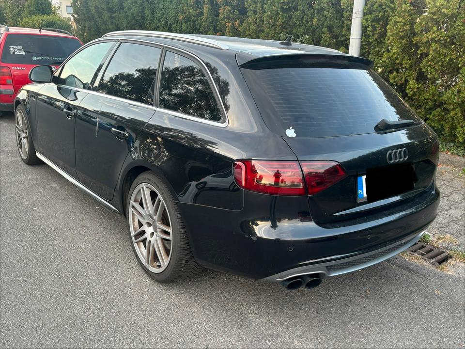 Audi A4 2008 — салон