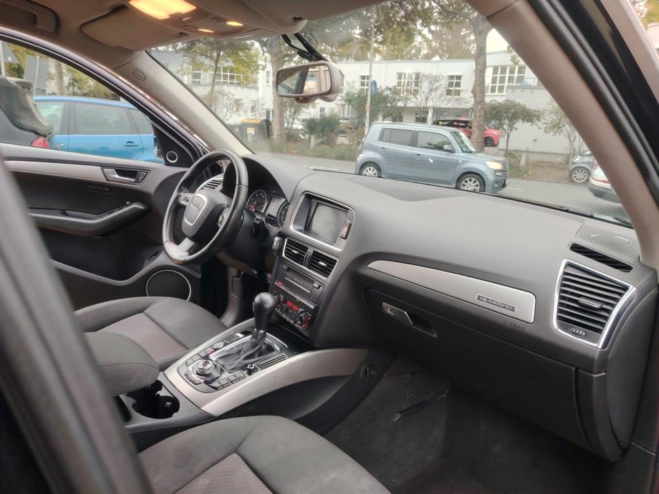 Audi Q5 2009 — photo 11